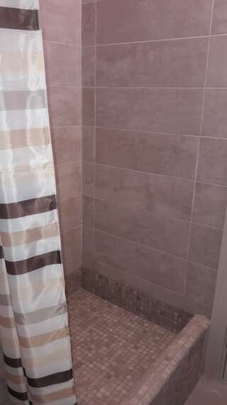 Хостелы 10 Fontana House Mykonos Одесса Четырехместный номер с видом на море-3