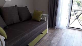 Хостелы 10 Fontana House Mykonos Одесса Четырехместный номер с балконом-8