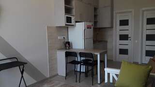 Хостелы 10 Fontana House Mykonos Одесса Четырехместный номер с балконом-9