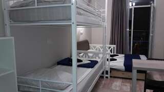 Хостелы 10 Fontana House Mykonos Одесса Четырехместный номер с балконом-13