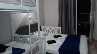 Хостелы 10 Fontana House Mykonos Одесса Четырехместный номер с балконом-16