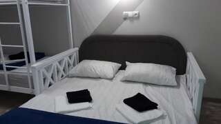 Хостелы 10 Fontana House Mykonos Одесса Четырехместный номер с балконом-18