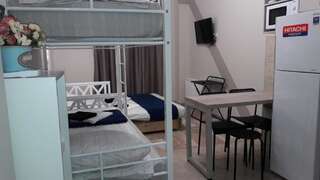 Хостелы 10 Fontana House Mykonos Одесса Четырехместный номер с балконом-21