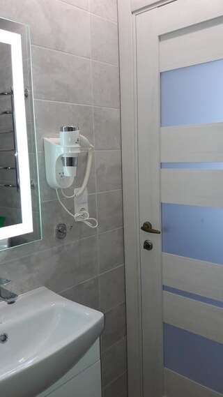 Хостелы 10 Fontana House Mykonos Одесса Четырехместный номер с балконом-3